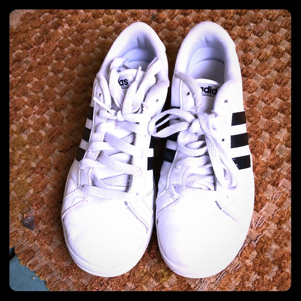 Girls White w/Blk Striped Adidas 4.5